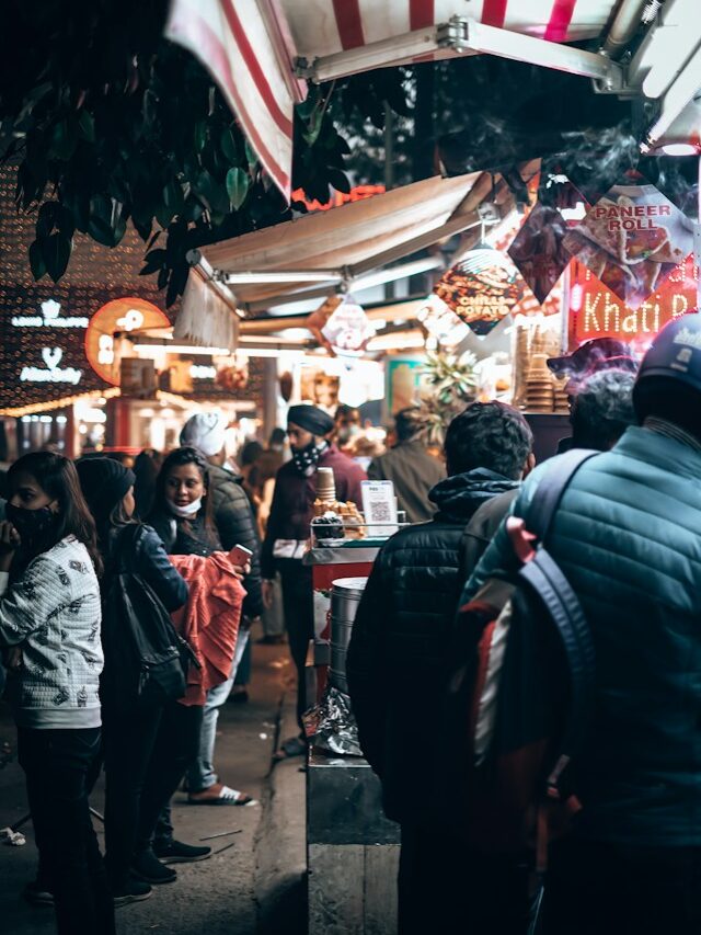 Must-Try Street Foods in Delhi’s Bustling Heart